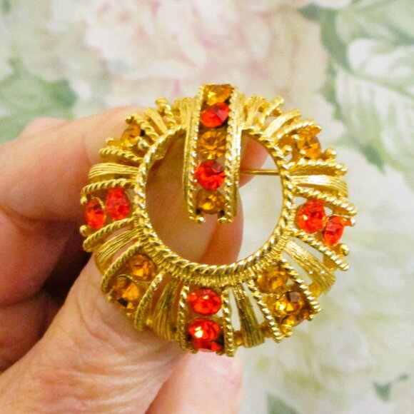 VINTAGE Marigold Tiger Orange Rhinestone Gold Plated Brooch ~ MID-CENTURY Brooch - Picture 1 of 13